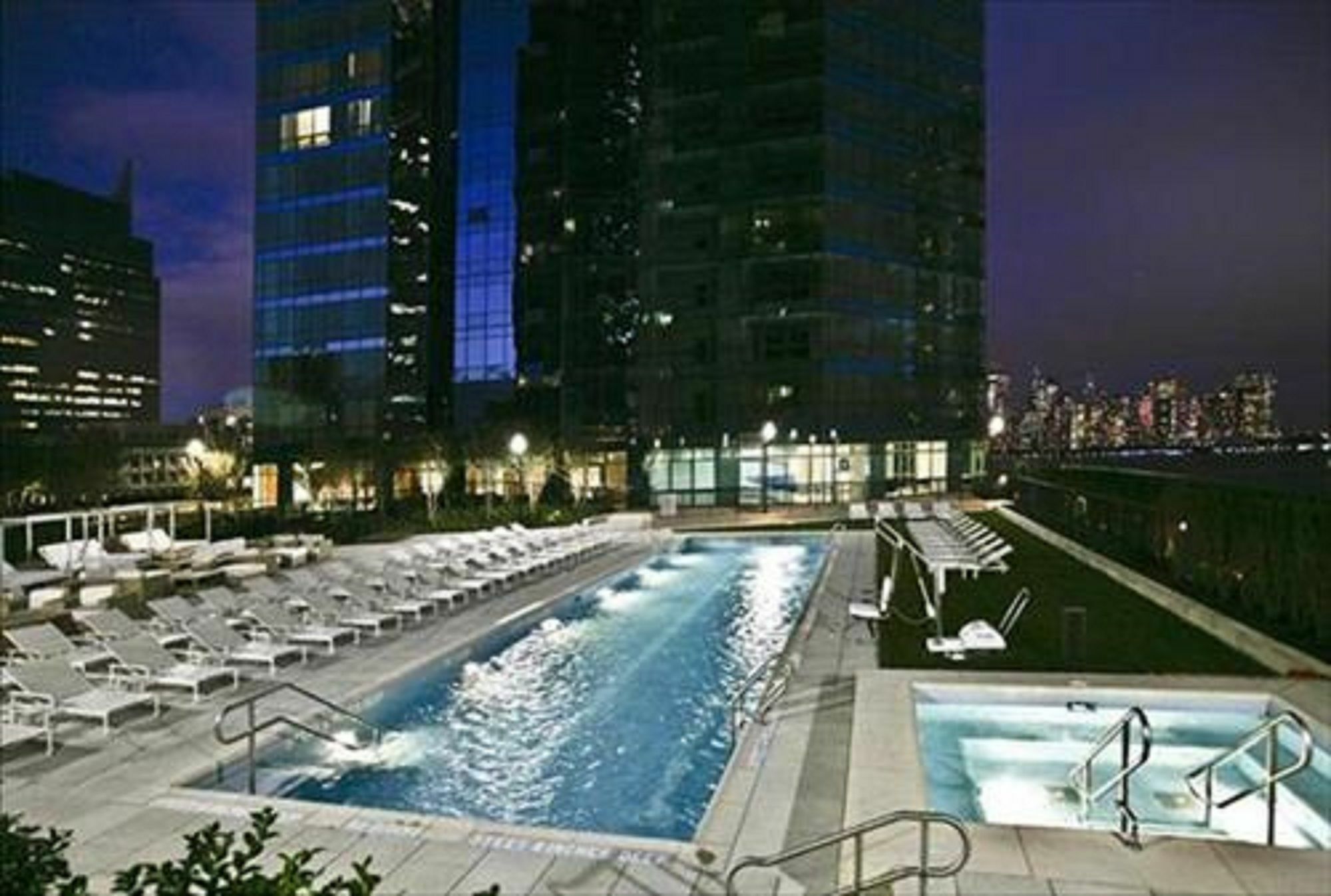 Global Luxury Suites At Greene Jersey City Buitenkant foto